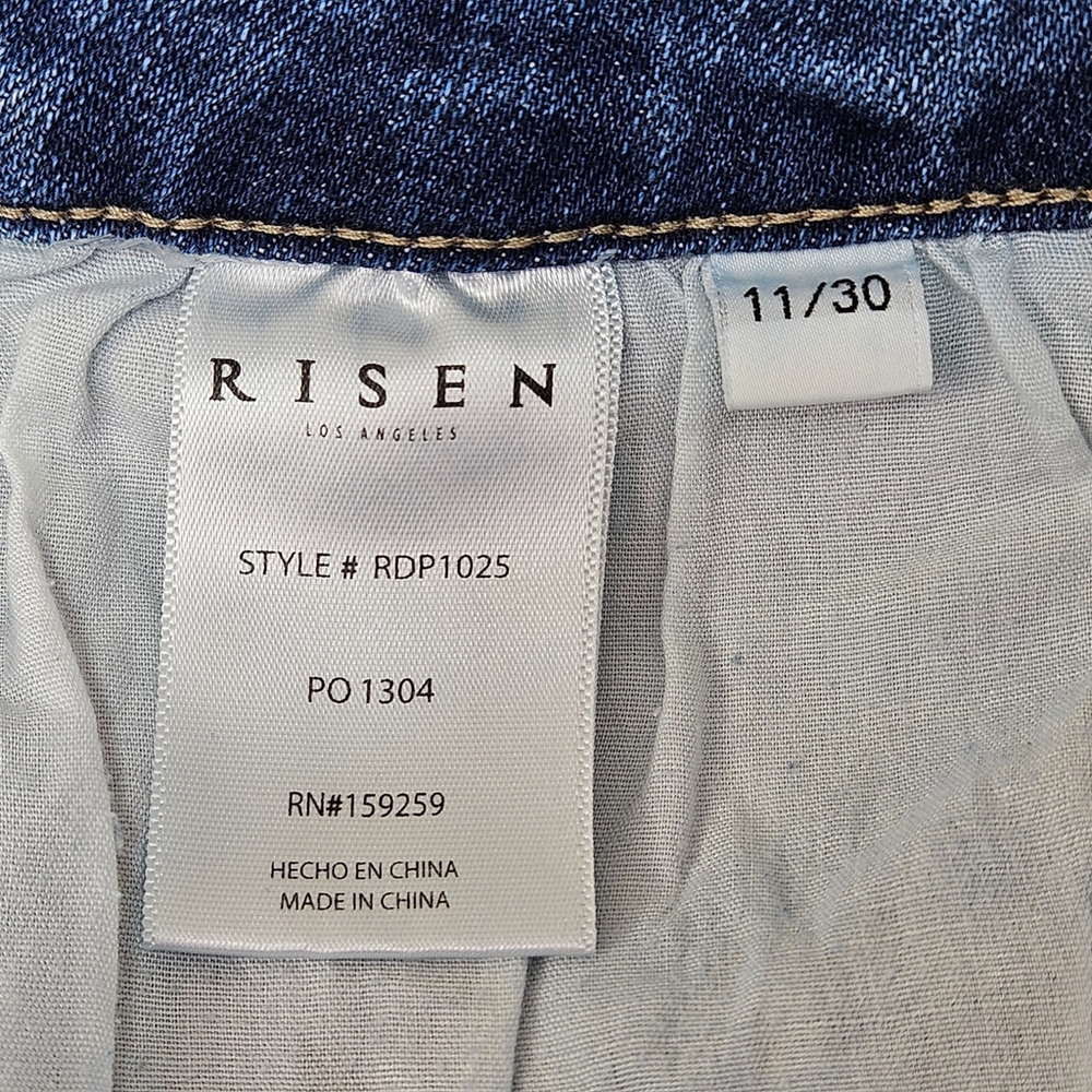 Risen High Rise Crop Wide Fray Hem Jeans Women's 11/30 Blue Denim - Picture 13 of 14